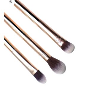 New M.I.A. Eyeshadow Brush Trio